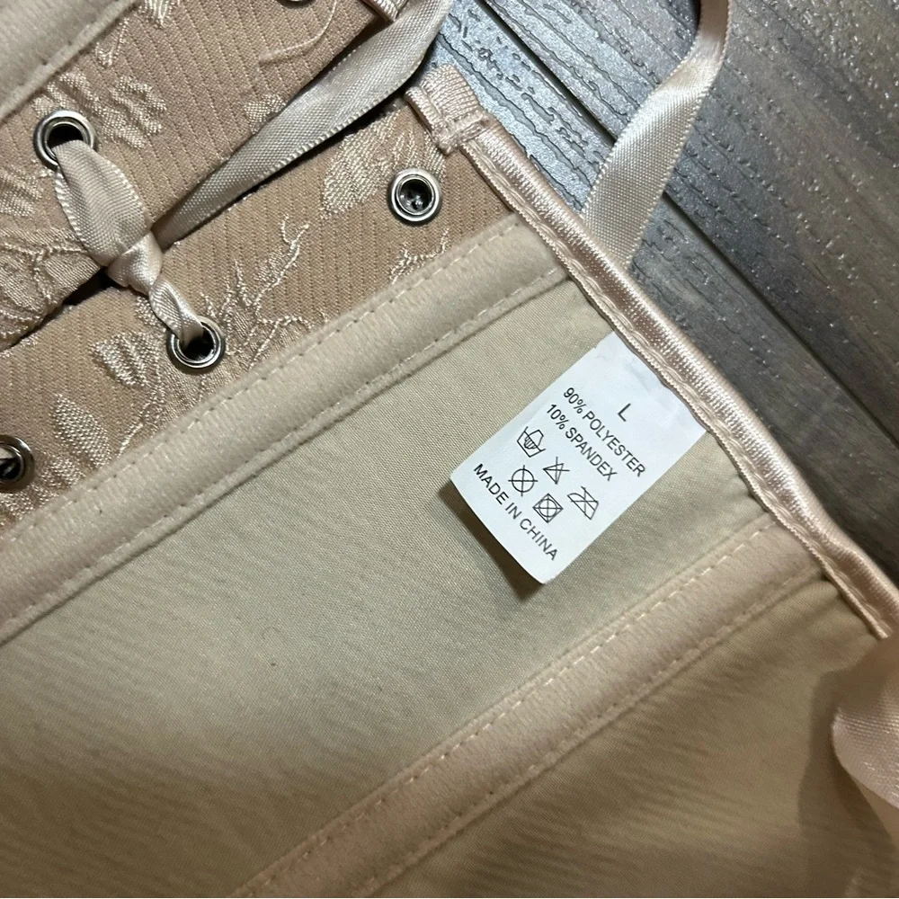 Beige Floral Embroidered Beaded Lace Corset - Picture 4 of 7